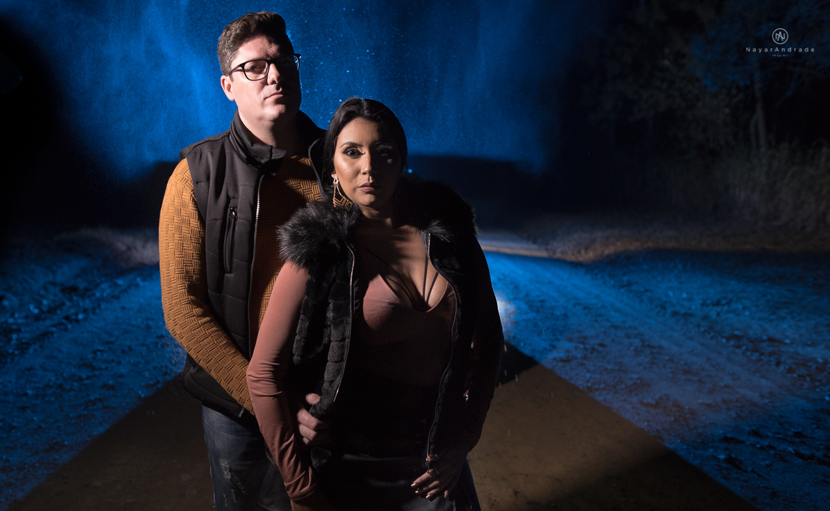 Ensaio-noturno-casal-carro-sensual-apaixonado