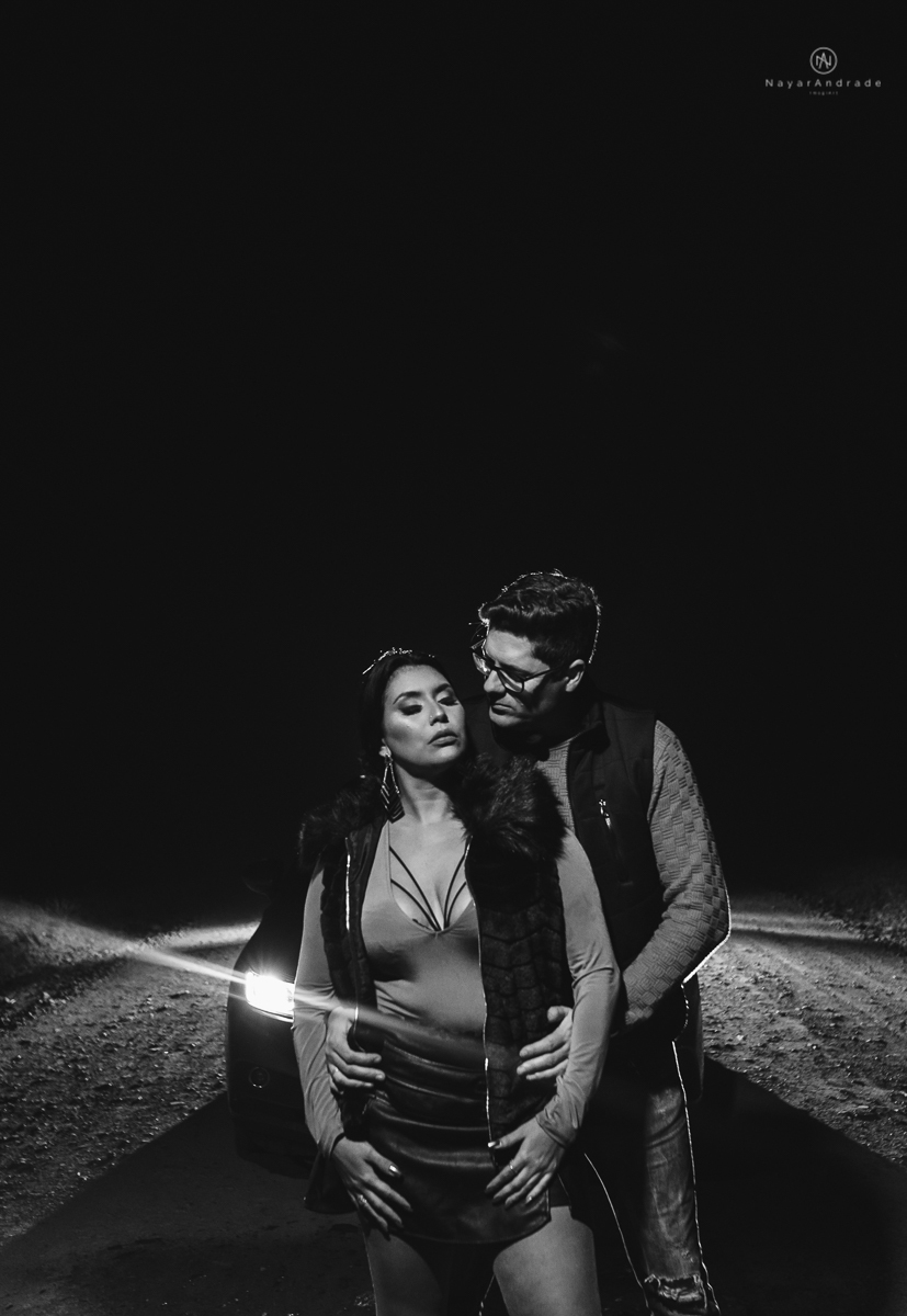 Ensaio-noturno-casal-carro-sensual-apaixonado