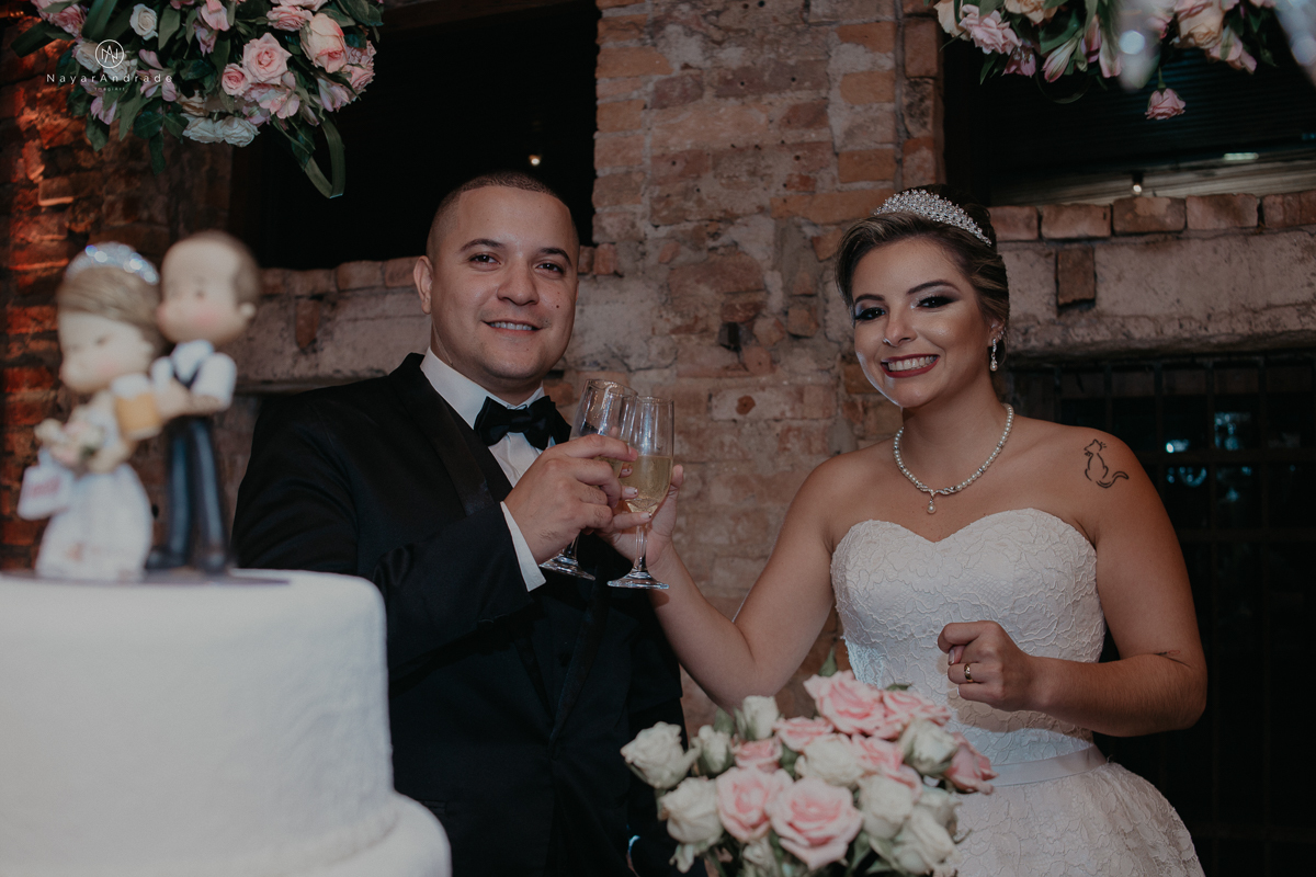 Casamento em santos na igreja Santo Antonio do Valongo e lounge espaço tremendão. Buffet Carla Arruda, impacto do Som e triton bartenders. Cheio de amor e carinho Camila e Luiz
