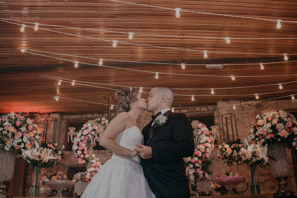 Casamento em santos na igreja Santo Antonio do Valongo e lounge espaço tremendão. Buffet Carla Arruda, impacto do Som e triton bartenders. Cheio de amor e carinho Camila e Luiz