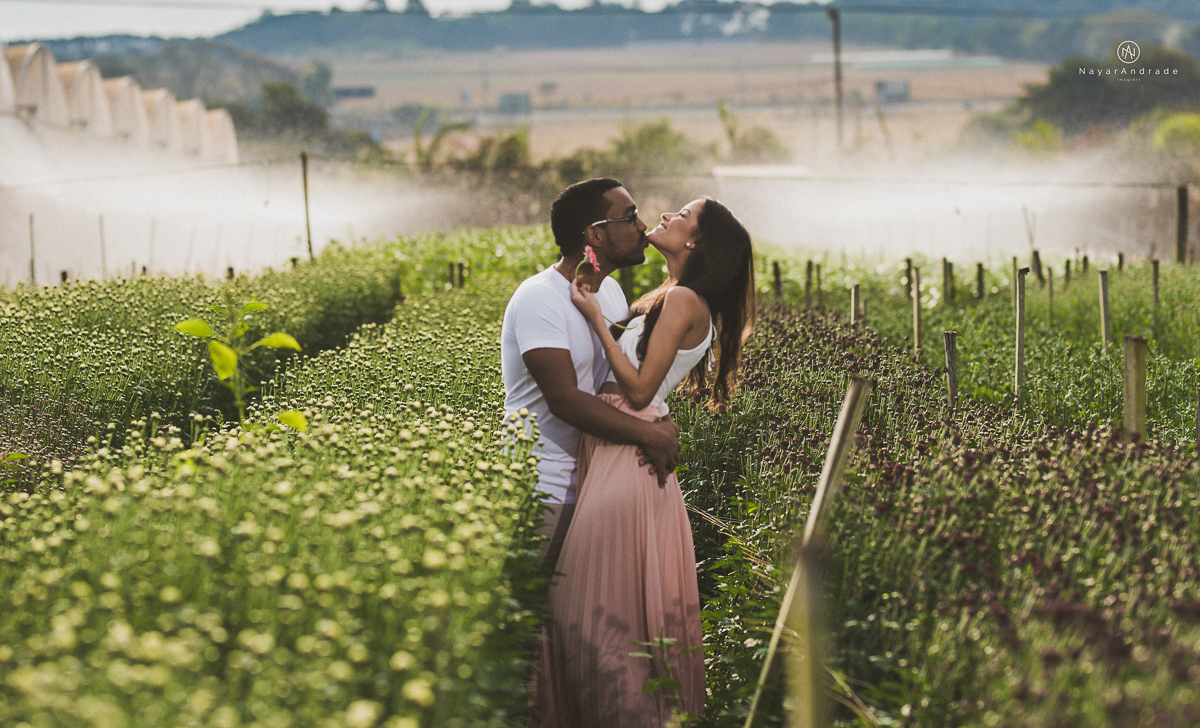 Pre-weddgin em Holambra cidade das flores,com um lindo por do Sol, um casal feliz e apaixonado, muito amor por todo lado. Fotografia nayarandrade imagiart ensaios e casamentos. Santos -São Paulo-Brasil