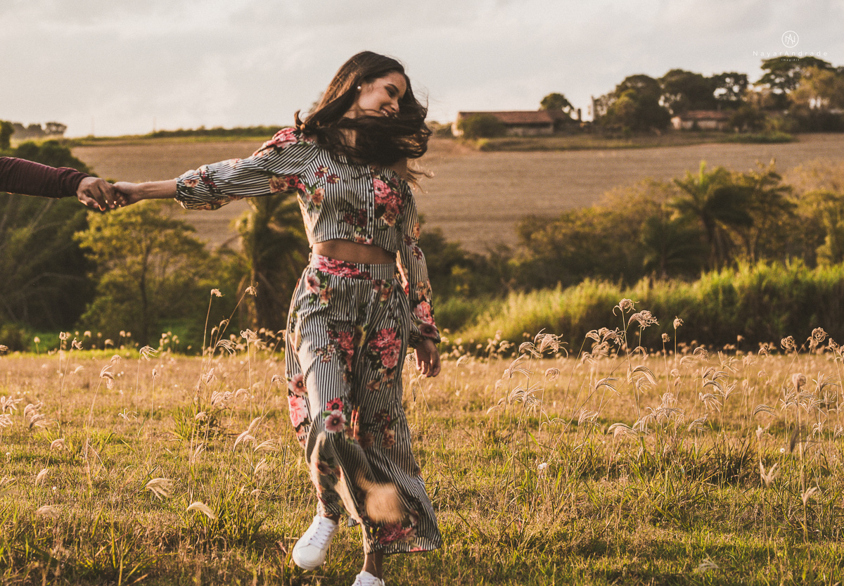 Pre-weddgin em Holambra cidade das flores,com um lindo por do Sol, um casal feliz e apaixonado, muito amor por todo lado. Fotografia nayarandrade imagiart ensaios e casamentos. Santos -São Paulo-Brasil