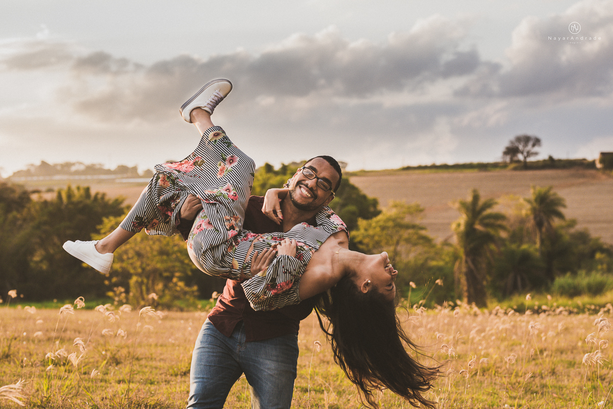 Pre-weddgin em Holambra cidade das flores,com um lindo por do Sol, um casal feliz e apaixonado, muito amor por todo lado. Fotografia nayarandrade imagiart ensaios e casamentos. Santos -São Paulo-Brasil
