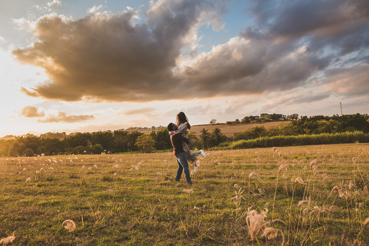 Pre-weddgin em Holambra cidade das flores,com um lindo por do Sol, um casal feliz e apaixonado, muito amor por todo lado. Fotografia nayarandrade imagiart ensaios e casamentos. Santos -São Paulo-Brasil