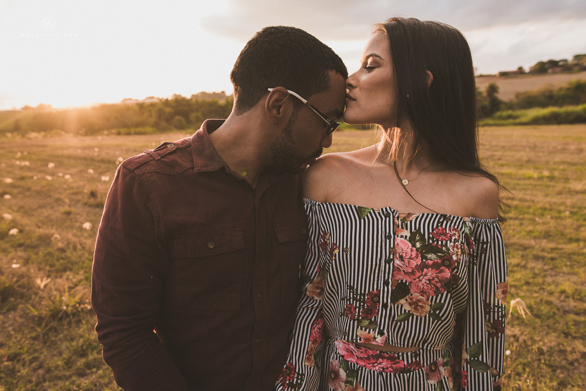 Pre-weddgin em Holambra cidade das flores,com um lindo por do Sol, um casal feliz e apaixonado, muito amor por todo lado. Fotografia nayarandrade imagiart ensaios e casamentos. Santos -São Paulo-Brasil