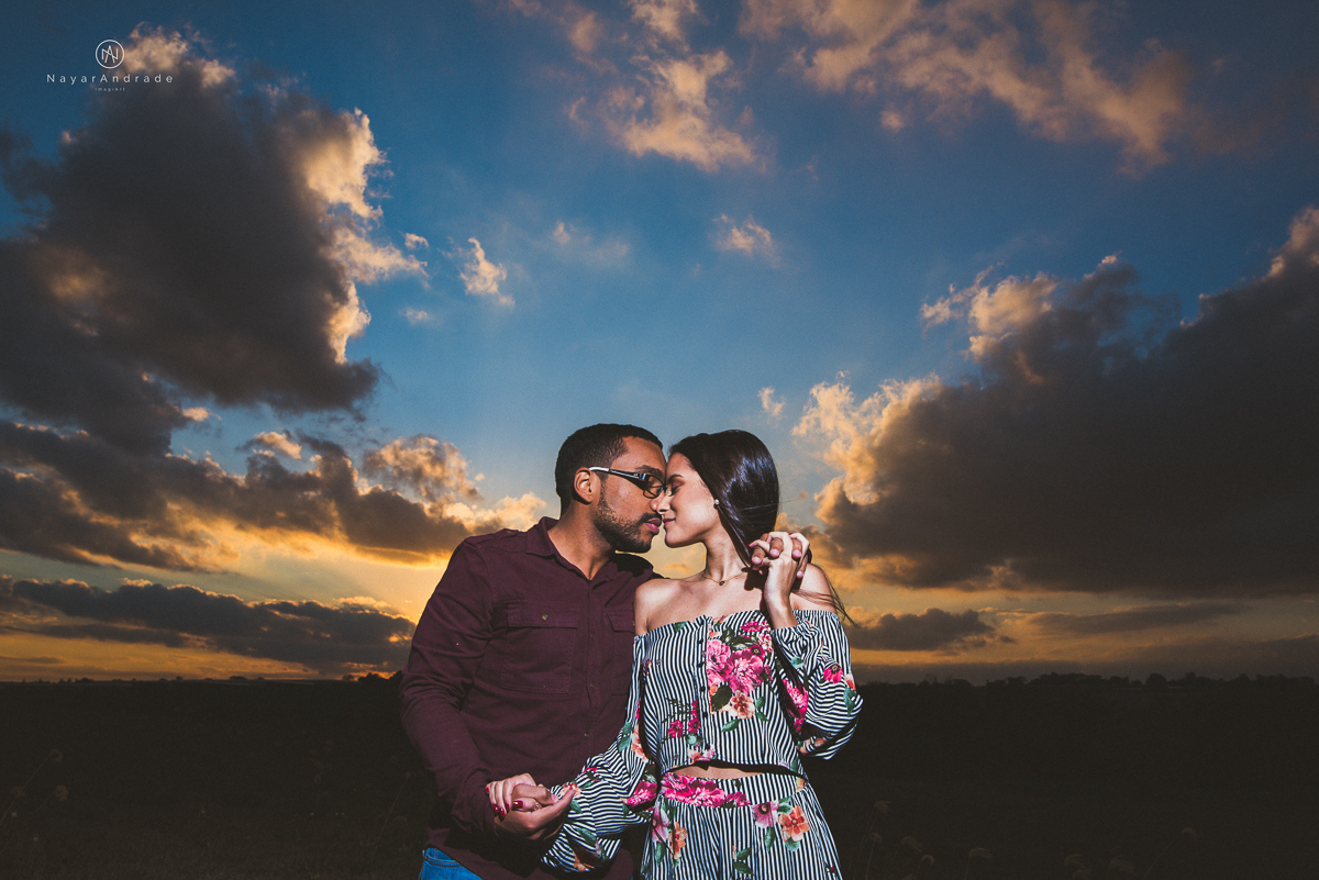 Pre-weddgin em Holambra cidade das flores,com um lindo por do Sol, um casal feliz e apaixonado, muito amor por todo lado. Fotografia nayarandrade imagiart ensaios e casamentos. Santos -São Paulo-Brasil