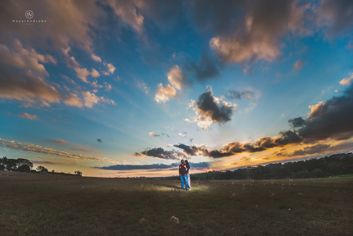 Pre-weddgin em Holambra cidade das flores,com um lindo por do Sol, um casal feliz e apaixonado, muito amor por todo lado. Fotografia nayarandrade imagiart ensaios e casamentos. Santos -São Paulo-Brasil