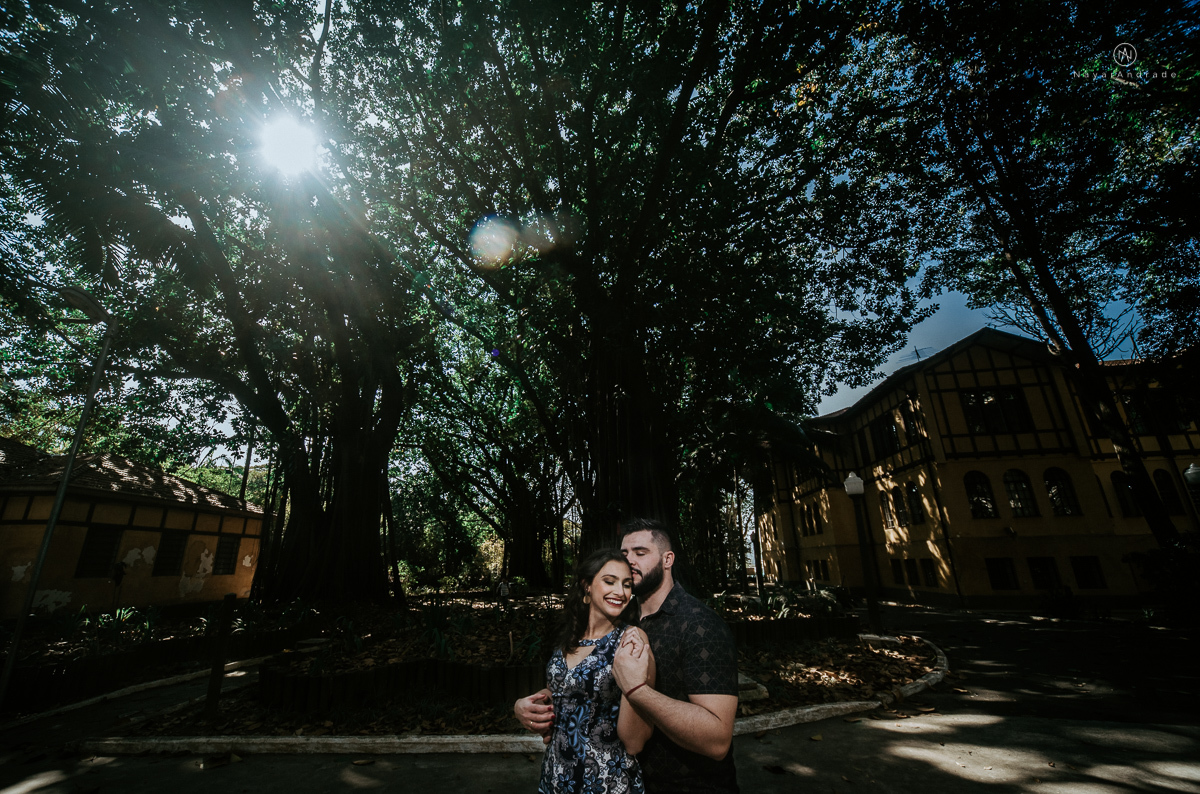ensaio casal na faculdade, biblioteca, sala e corredores. Mackenzie local do primeiro encontro
