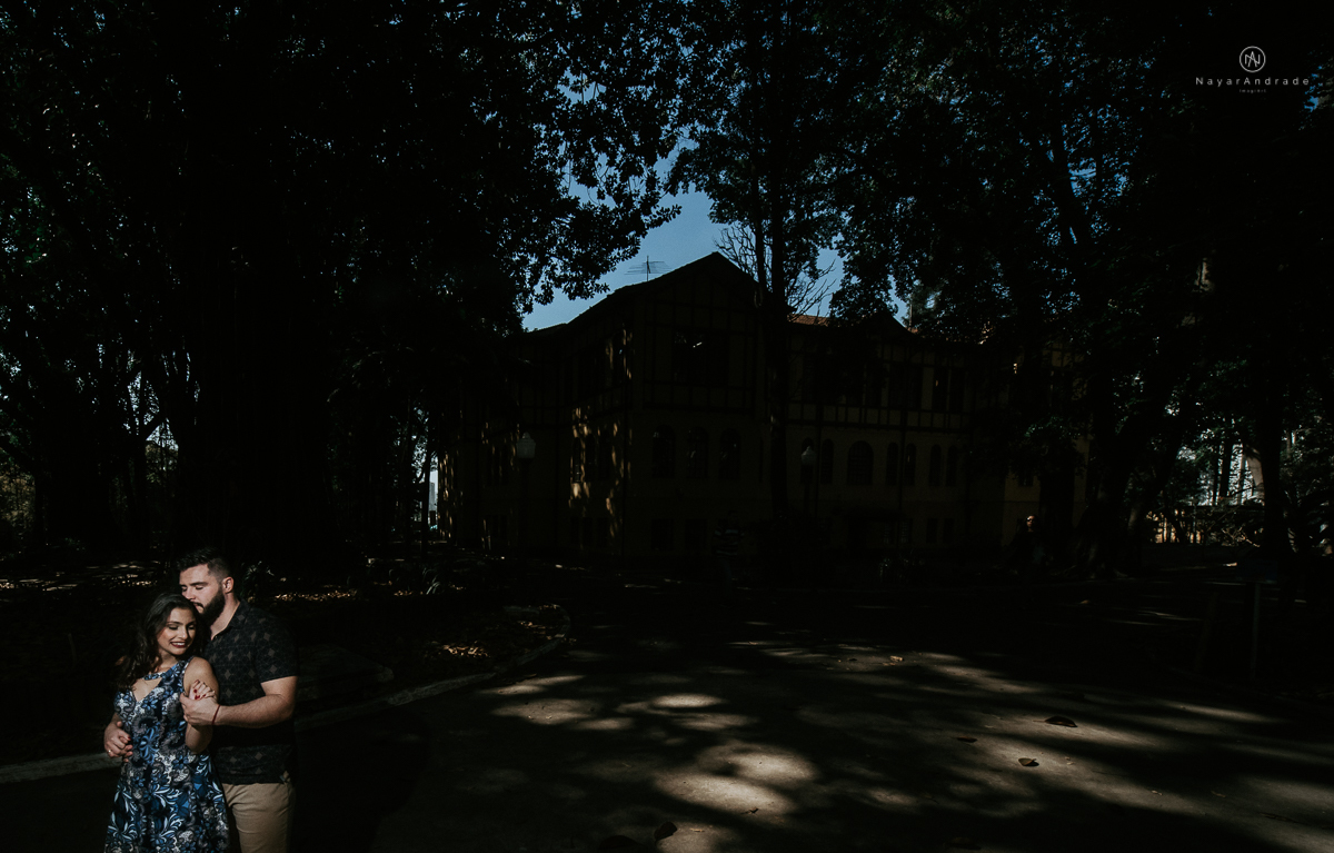 ensaio casal na faculdade, biblioteca, sala e corredores. Mackenzie local do primeiro encontro