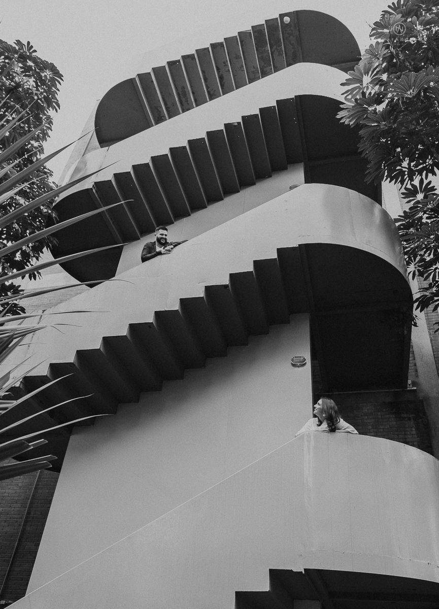 ensaio casal na faculdade, biblioteca, sala e corredores. Mackenzie local do primeiro encontro