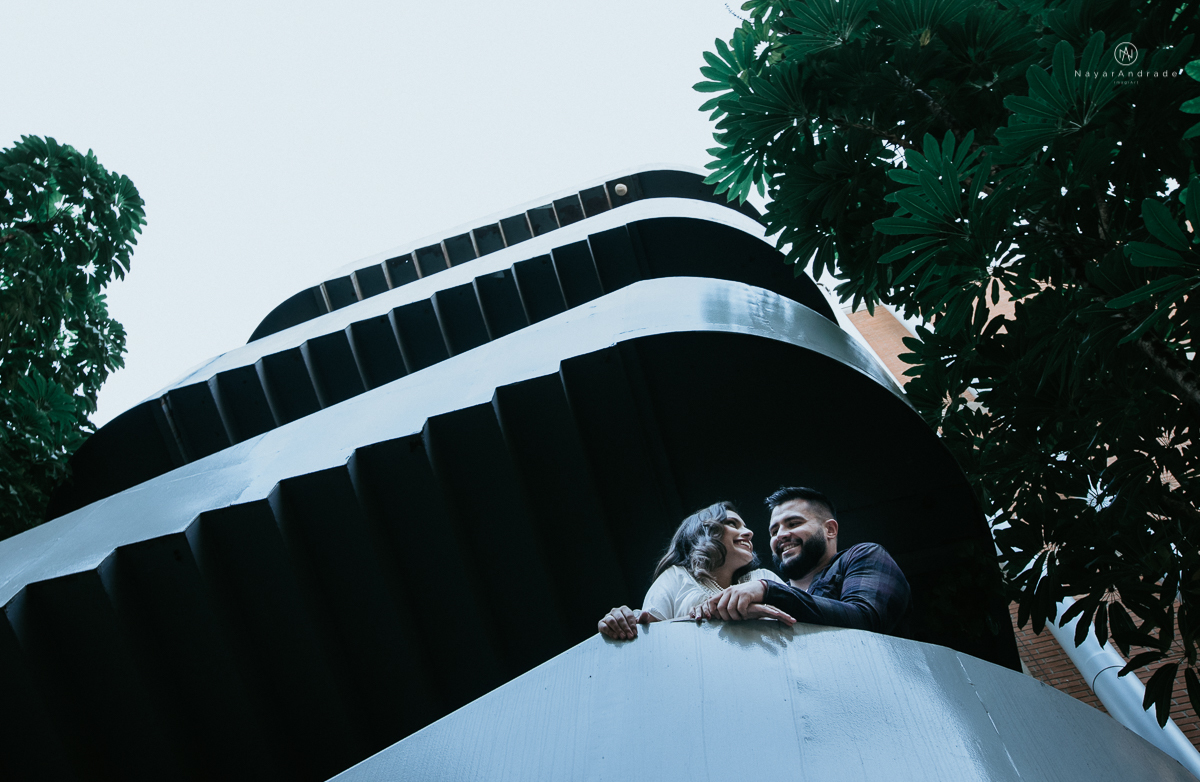 ensaio casal na faculdade, biblioteca, sala e corredores. Mackenzie local do primeiro encontro