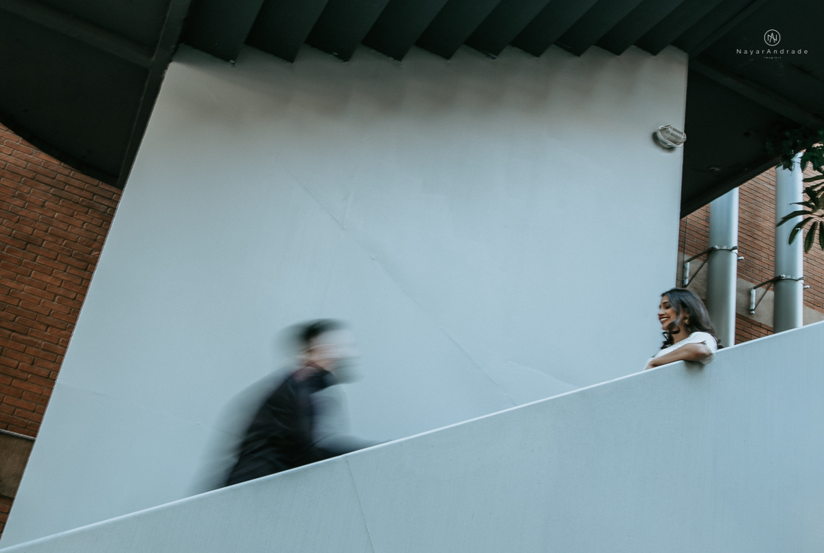 ensaio casal na faculdade, biblioteca, sala e corredores. Mackenzie local do primeiro encontro