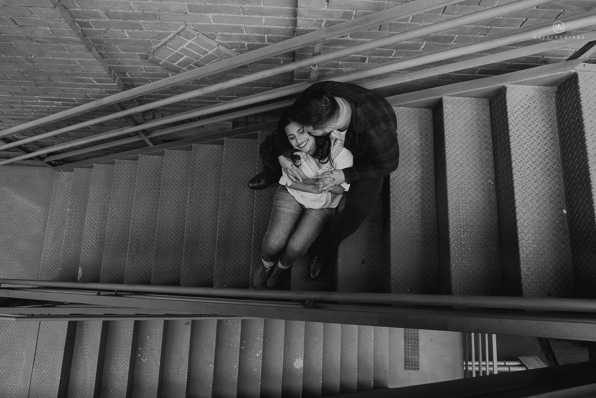 ensaio casal na faculdade, biblioteca, sala e corredores. Mackenzie local do primeiro encontro