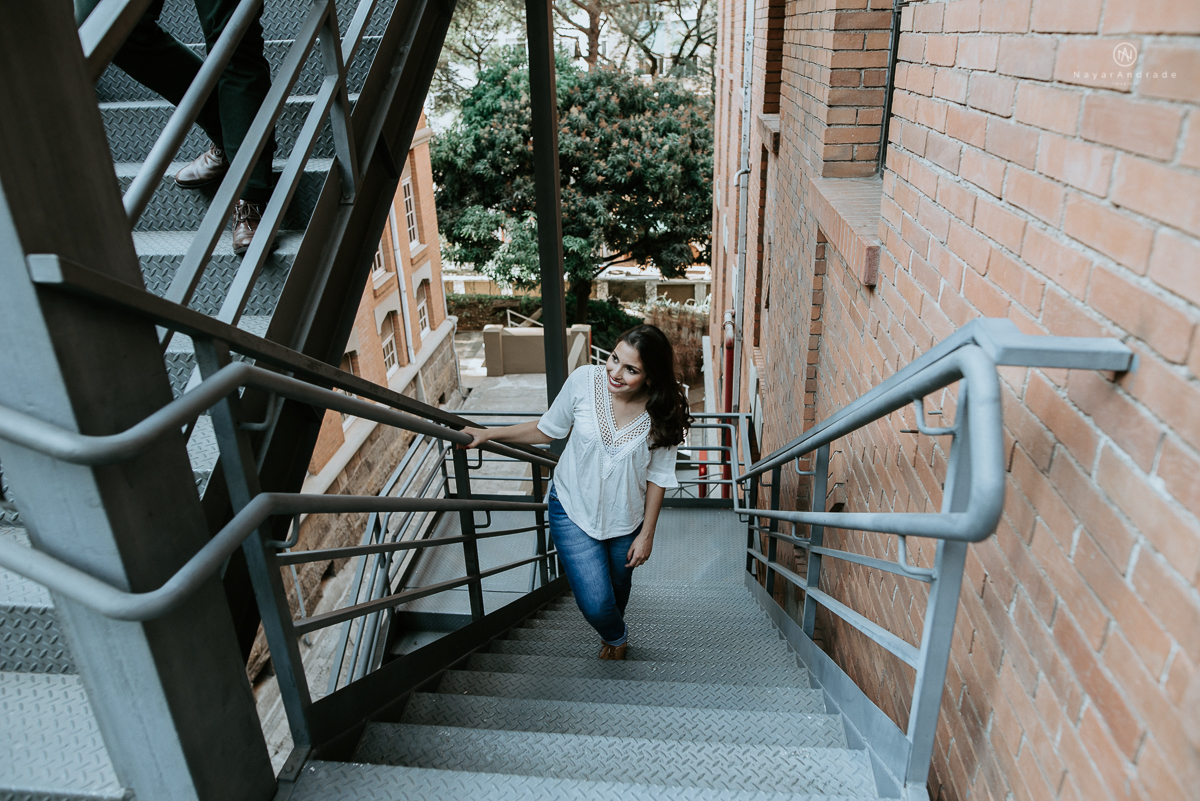 ensaio casal na faculdade, biblioteca, sala e corredores. Mackenzie local do primeiro encontro