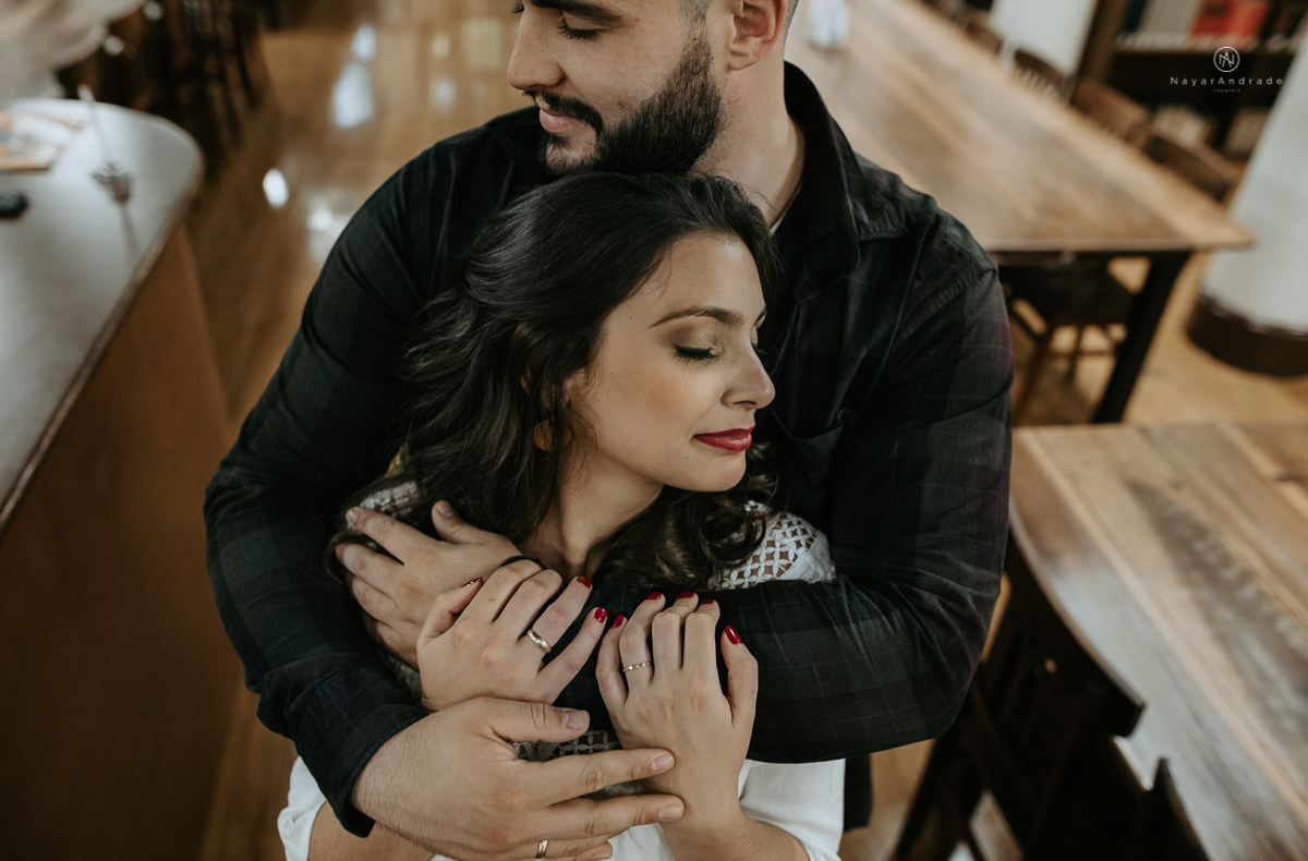 ensaio casal na faculdade, biblioteca, sala e corredores. Mackenzie local do primeiro encontro