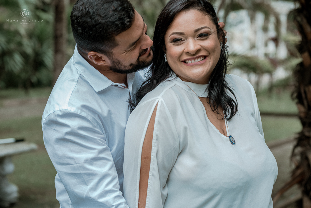 Ensaio casal que ama futebol no santos futebol clube time do coração. Casal santista  apaixonado no campo de futebol