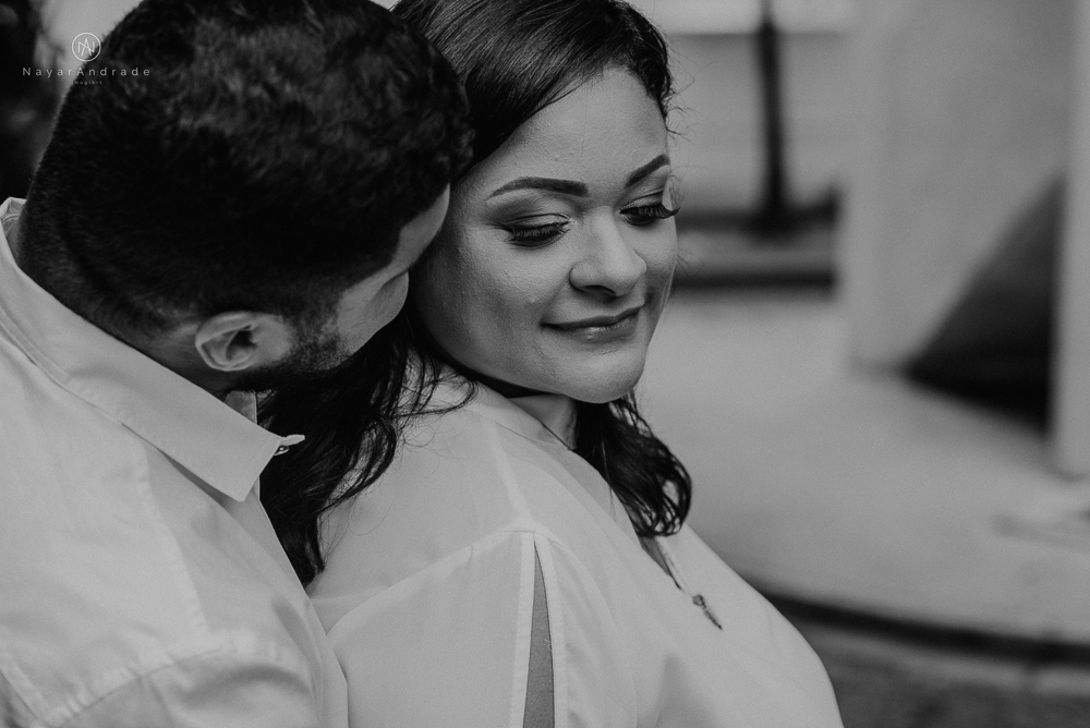 Ensaio casal que ama futebol no santos futebol clube time do coração. Casal santista  apaixonado no campo de futebol