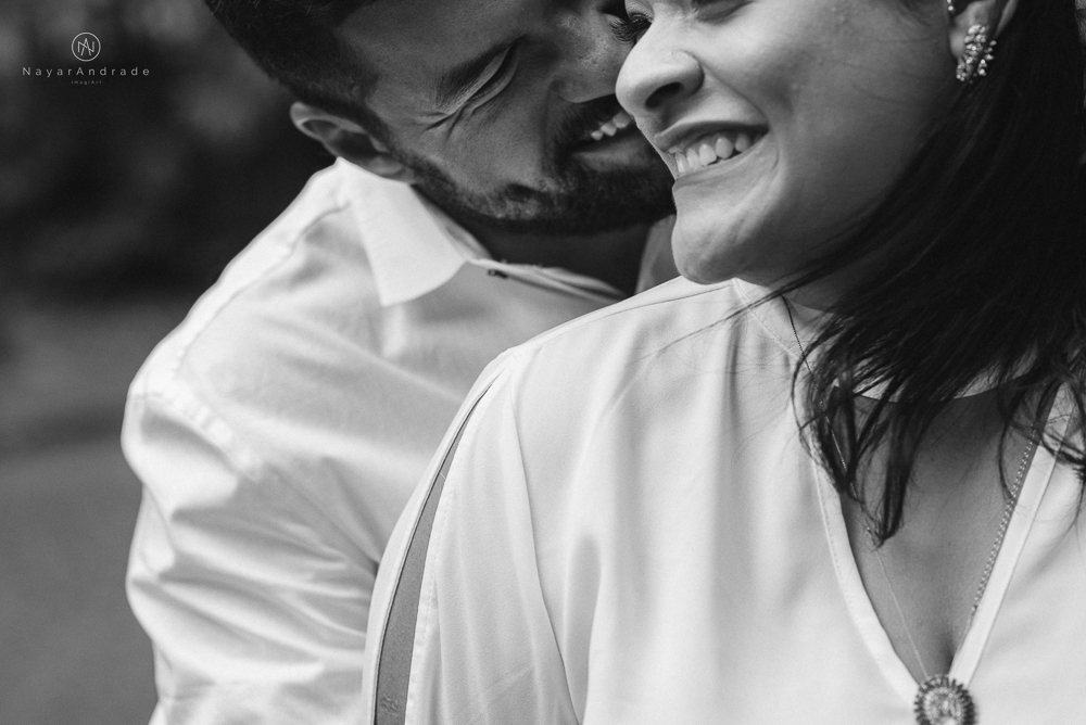 Ensaio casal que ama futebol no santos futebol clube time do coração. Casal santista  apaixonado no campo de futebol