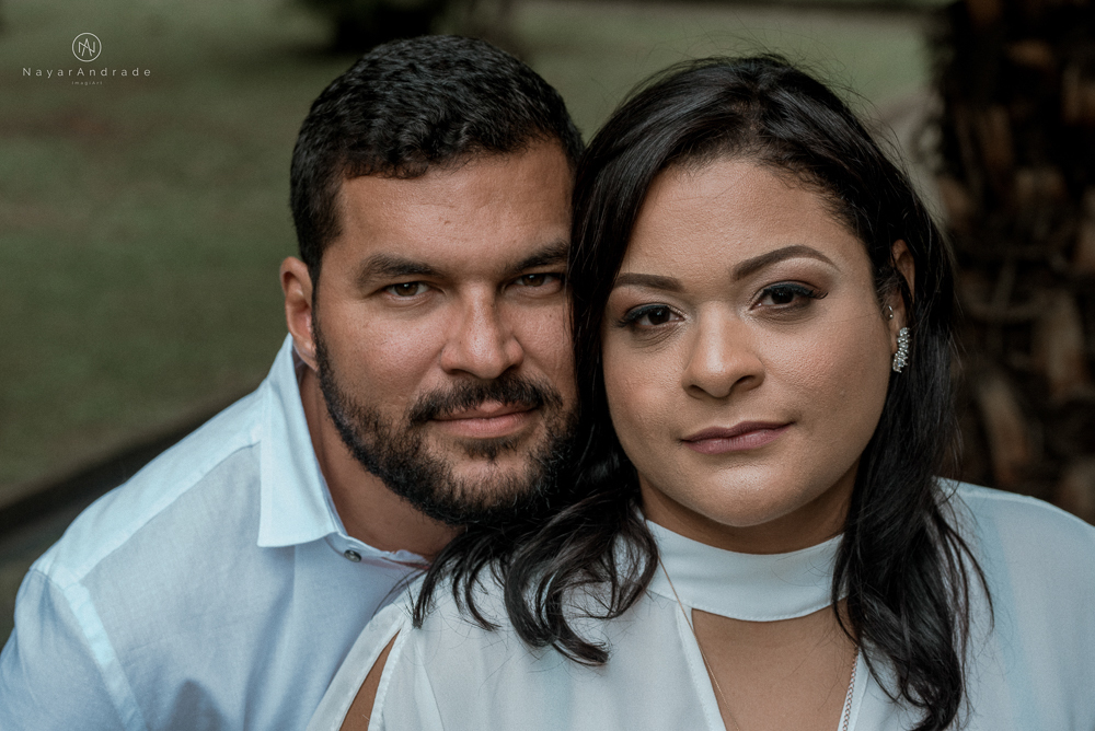 Ensaio casal que ama futebol no santos futebol clube time do coração. Casal santista  apaixonado no campo de futebol