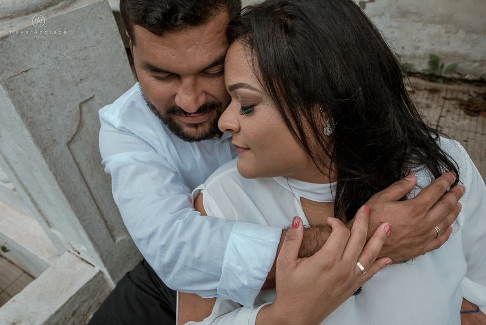 Ensaio casal que ama futebol no santos futebol clube time do coração. Casal santista  apaixonado no campo de futebol