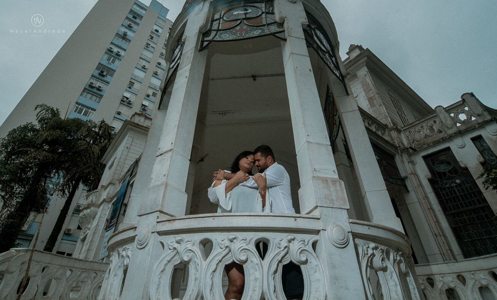 Ensaio casal que ama futebol no santos futebol clube time do coração. Casal santista  apaixonado no campo de futebolEnsaio casal que ama futebol no santos futebol clube time do coração. Casal santista  apaixonado no campo de futebol