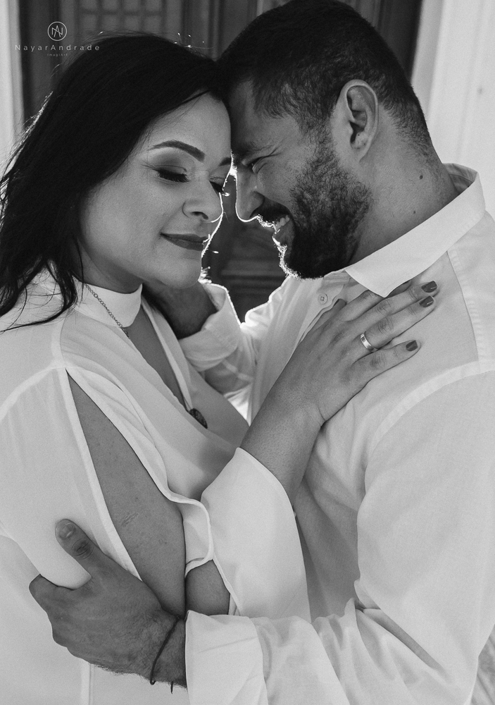 Ensaio casal que ama futebol no santos futebol clube time do coração. Casal santista  apaixonado no campo de futebol