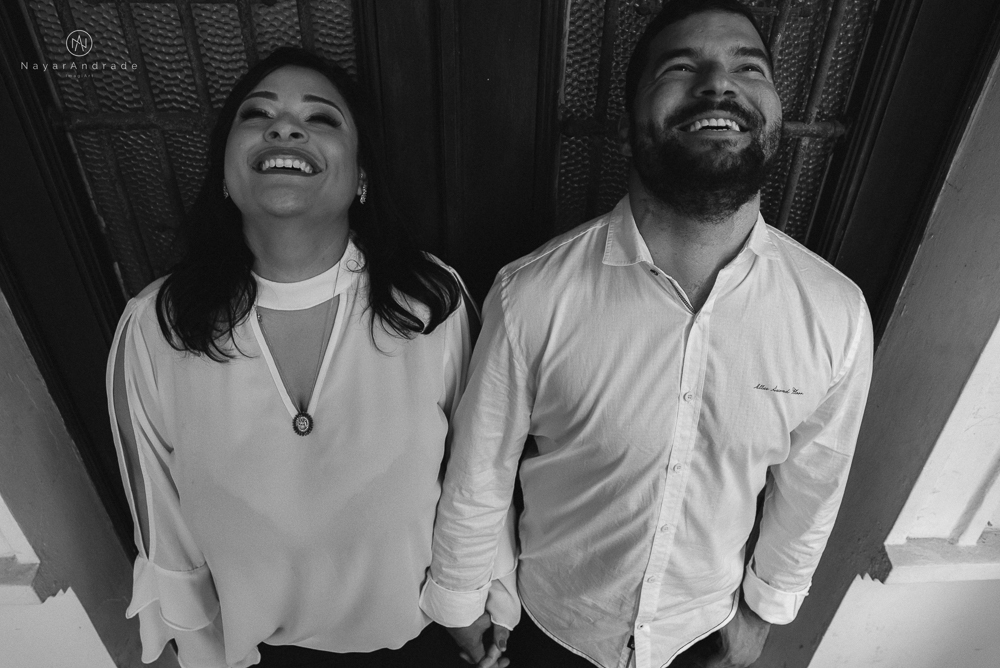 Ensaio casal que ama futebol no santos futebol clube time do coração. Casal santista  apaixonado no campo de futebol