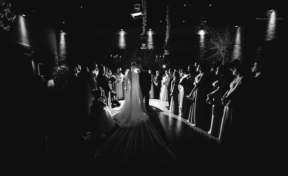 Making of de noiva no espaço lis em santos. Vestido véu e gravata e cerimonia no atmosfera no guarujá.