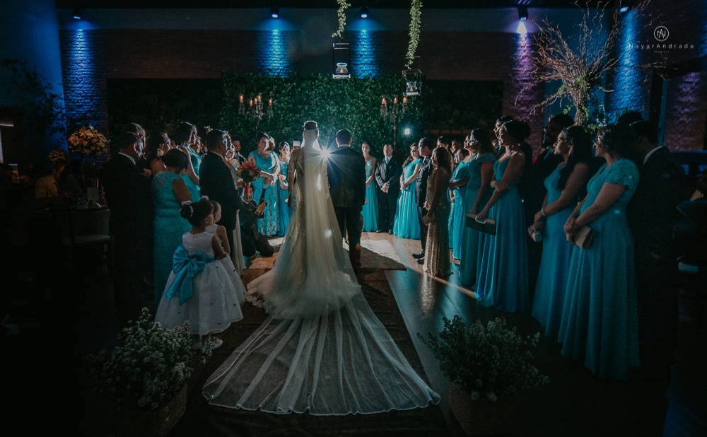 Making of de noiva no espaço lis em santos. Vestido véu e gravata e cerimonia no atmosfera no guarujá.