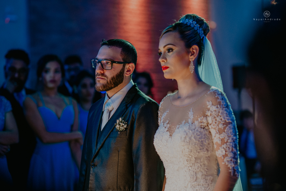 Making of de noiva no espaço lis em santos. Vestido véu e gravata e cerimonia no atmosfera no guarujá.