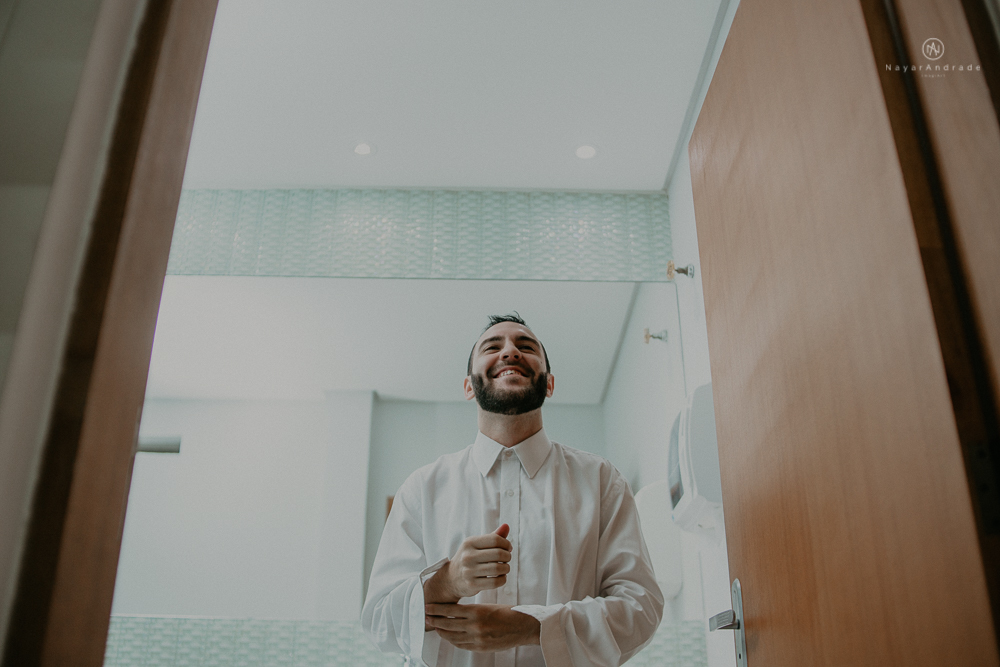 Making of de noiva no espaço lis em santos. Vestido véu e gravata e cerimonia no atmosfera no guarujá.