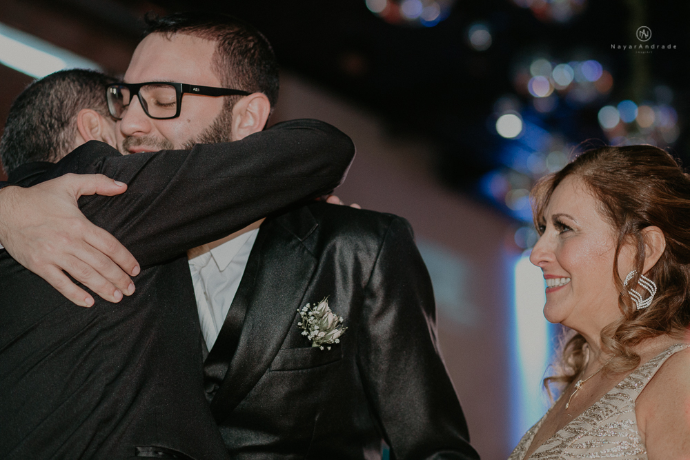 Making of de noiva no espaço lis em santos. Vestido véu e gravata e cerimonia no atmosfera no guarujá.