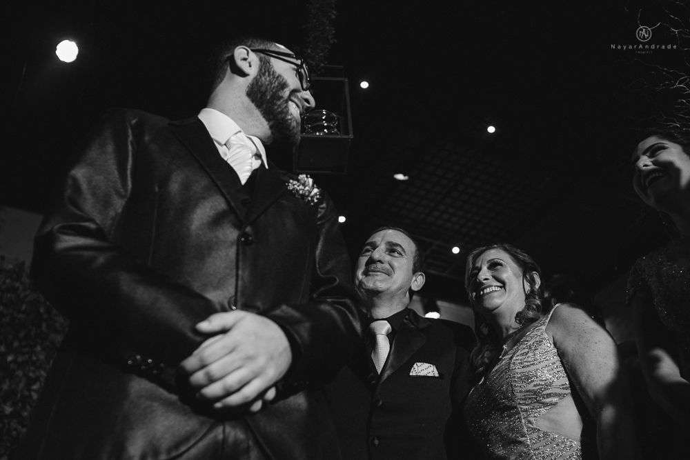 Making of de noiva no espaço lis em santos. Vestido véu e gravata e cerimonia no atmosfera no guarujá.