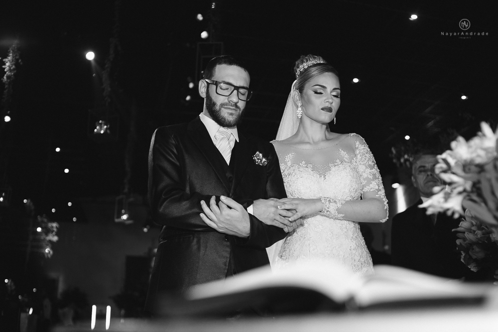 Making of de noiva no espaço lis em santos. Vestido véu e gravata e cerimonia no atmosfera no guarujá.