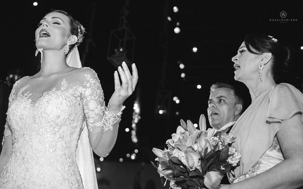 Making of de noiva no espaço lis em santos. Vestido véu e gravata e cerimonia no atmosfera no guarujá.