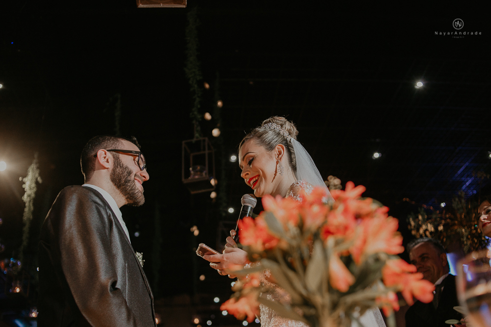 Making of de noiva no espaço lis em santos. Vestido véu e gravata e cerimonia no atmosfera no guarujá.