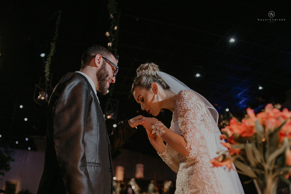 Making of de noiva no espaço lis em santos. Vestido véu e gravata e cerimonia no atmosfera no guarujá.