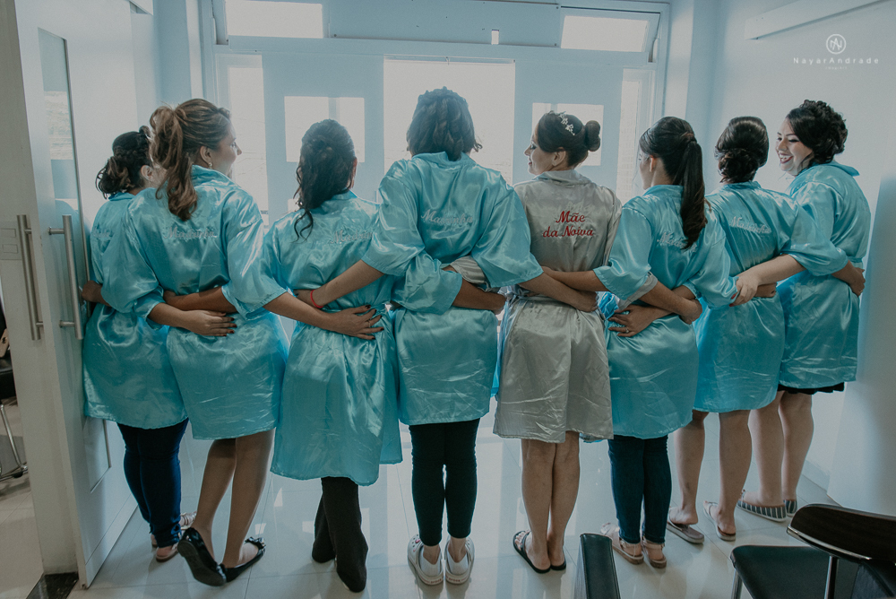 Making of de noiva no espaço lis em santos. Vestido véu e gravata e cerimonia no atmosfera no guarujá.