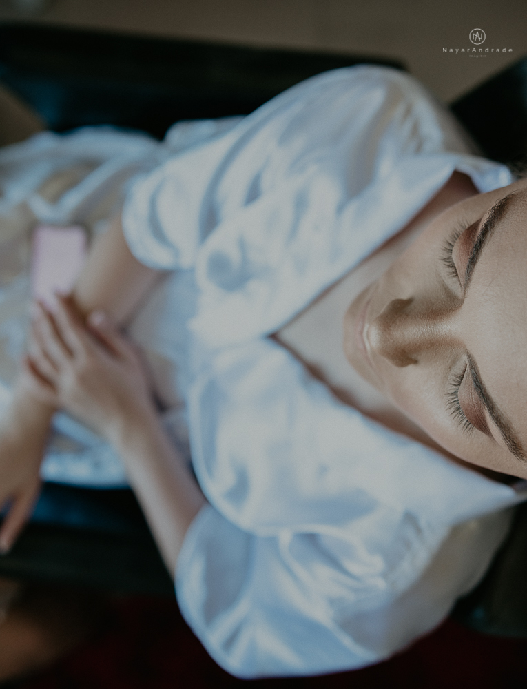 Making of de noiva no espaço lis em santos. Vestido véu e gravata e cerimonia no atmosfera no guarujá.