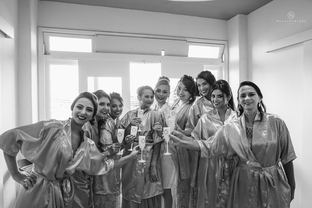 Making of de noiva no espaço lis em santos. Vestido véu e gravata e cerimonia no atmosfera no guarujá.