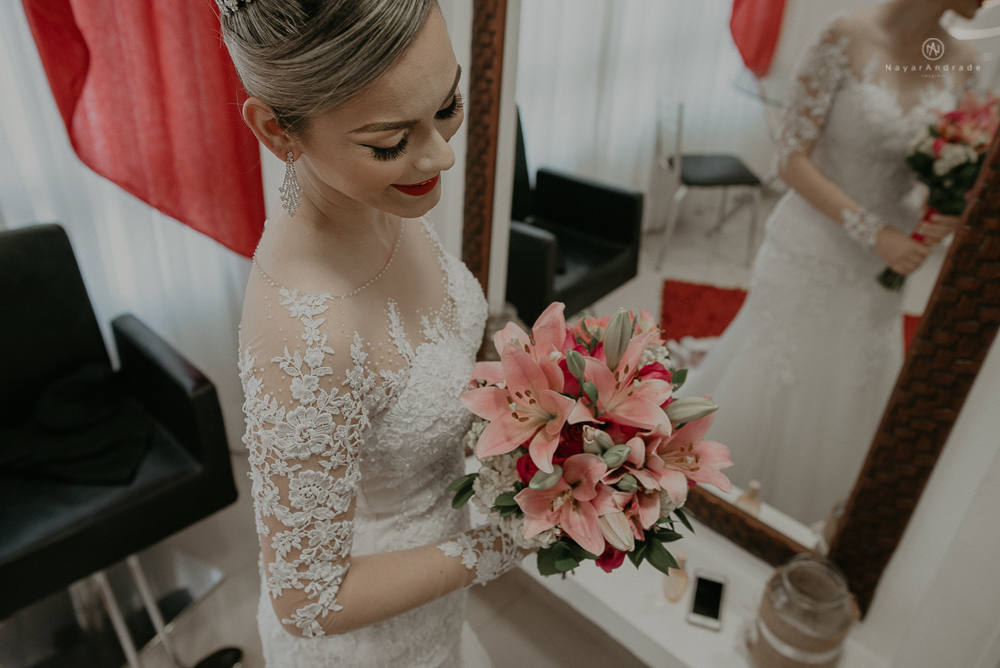 Making of de noiva no espaço lis em santos. Vestido véu e gravata e cerimonia no atmosfera no guarujá.