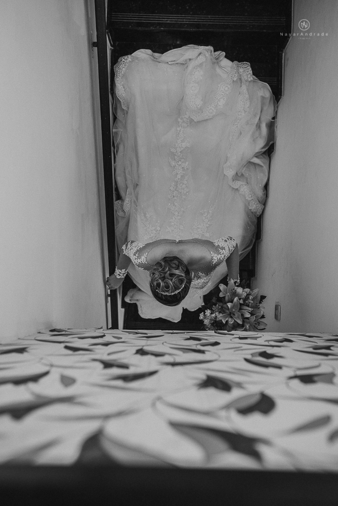 Making of de noiva no espaço lis em santos. Vestido véu e gravata e cerimonia no atmosfera no guarujá.