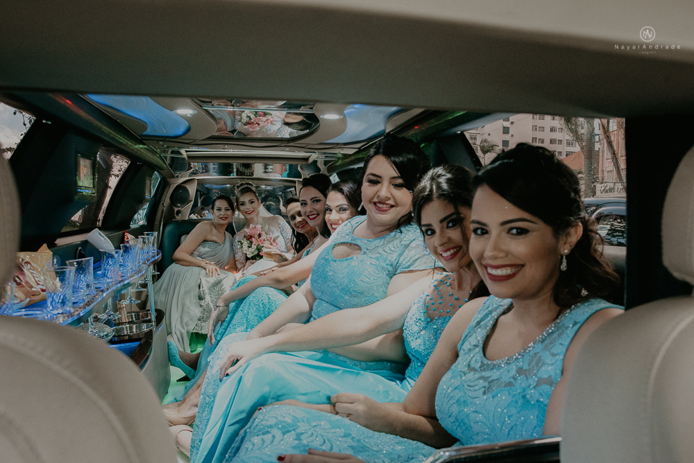 Making of de noiva no espaço lis em santos. Vestido véu e gravata e cerimonia no atmosfera no guarujá.