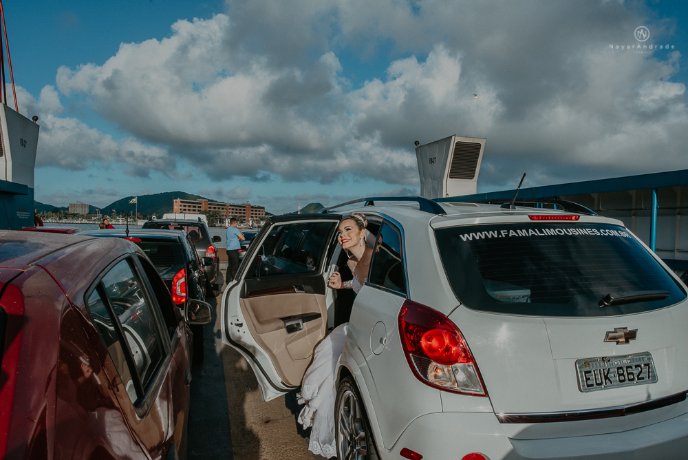 Making of de noiva no espaço lis em santos. Vestido véu e gravata e cerimonia no atmosfera no guarujá.