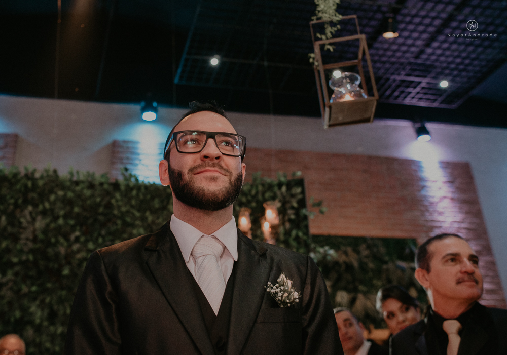 Making of de noiva no espaço lis em santos. Vestido véu e gravata e cerimonia no atmosfera no guarujá.