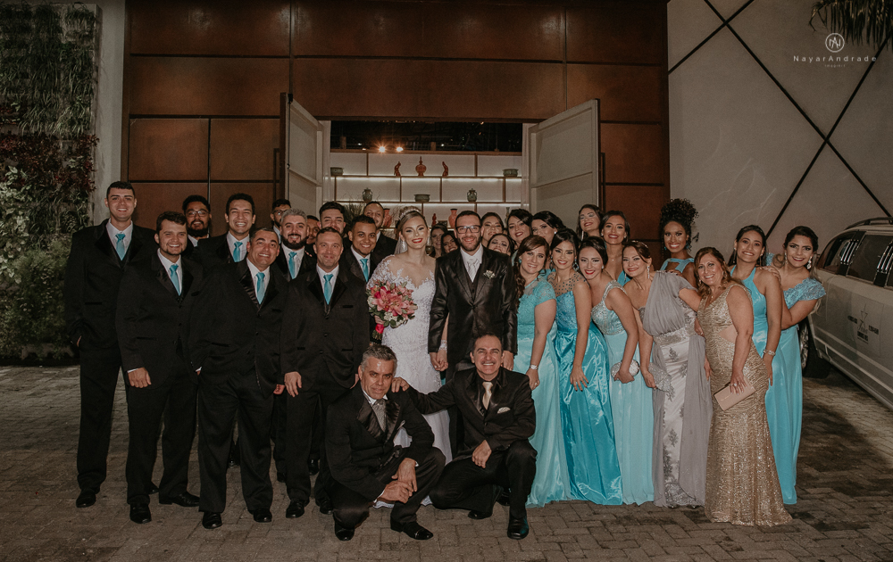 Making of de noiva no espaço lis em santos. Vestido véu e gravata e cerimonia no atmosfera no guarujá.