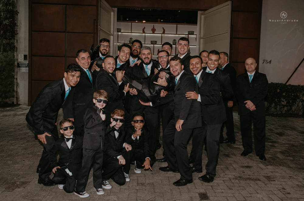 Making of de noiva no espaço lis em santos. Vestido véu e gravata e cerimonia no atmosfera no guarujá.