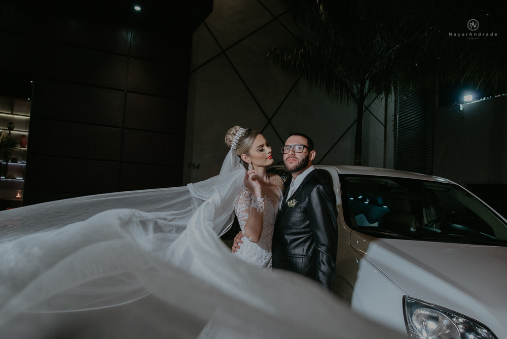 Making of de noiva no espaço lis em santos. Vestido véu e gravata e cerimonia no atmosfera no guarujá.