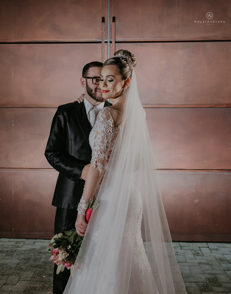 Making of de noiva no espaço lis em santos. Vestido véu e gravata e cerimonia no atmosfera no guarujá.