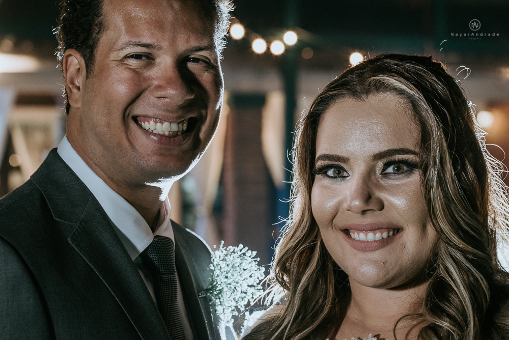 casamento de dia ao ar livre no jardim do golf clube em sao vicente, decoracao rustica com flores rosas e brancas, vestido de noiva da Santos Maison claudio santos. Casamento realizado no litoral de sao paulo pela fotografa Nayara Andrade